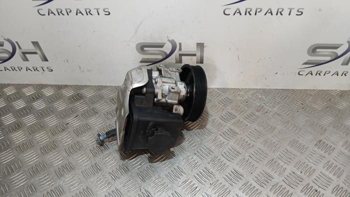 Gebruikte Servopomp Mercedes CLK (R209) 1.8 200 K 16V Prijs € 29,98 Margeregeling aangeboden door SH Carparts