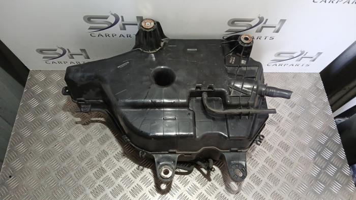 Gebruikte Adblue tank Ford Transit Prijs € 150,00 Margeregeling aangeboden door SH Carparts