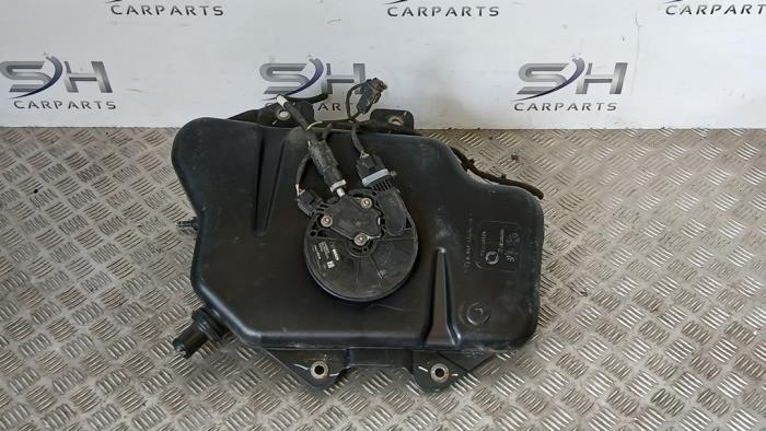 Gebruikte Tank adblue Mercedes Vito (447.6) 1.6 109 CDI 16V Prijs € 72,50 Margeregeling aangeboden door SH Carparts