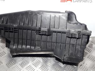 Gebruikte Luchtfilter Peugeot 307 (3A/C/D) 1.6 16V Prijs € 16,00 Margeregeling aangeboden door SH Carparts