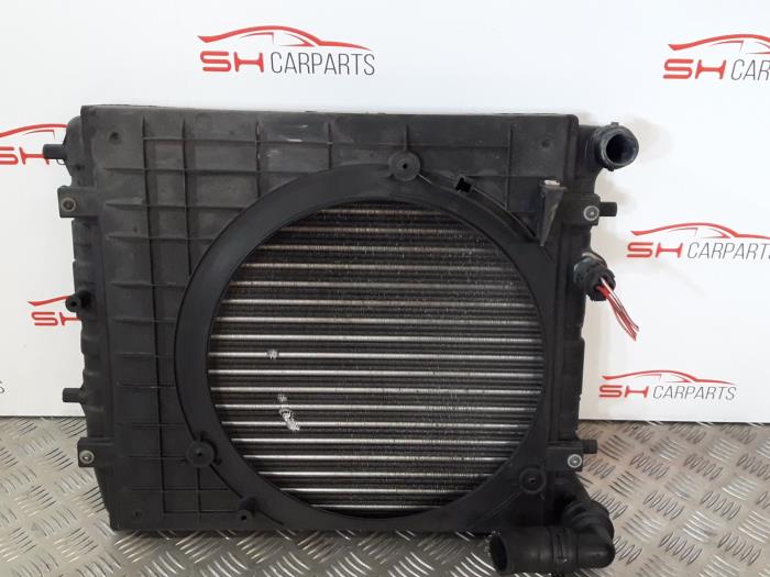 Gebruikte Radiateur Volkswagen Fox (5Z) 1.2 Prijs € 26,00 Margeregeling aangeboden door SH Carparts