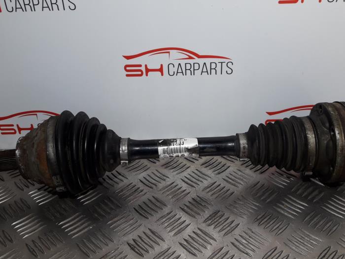 Gebruikte Steekas links-voor Volkswagen Golf Plus (5M1/1KP) 2.0 TDI 16V Prijs € 22,00 Margeregeling aangeboden door SH Carparts