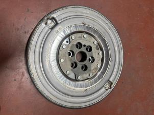 Gebruikte Vliegwiel Mercedes A (177.0) 1.3 A-160 Turbo 16V Prijs € 200,00 Margeregeling aangeboden door van Sabben Parts