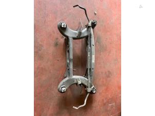 Gebruikte Subframe Mercedes E (W212) E-220 CDI 16V BlueEfficiency Prijs € 300,00 Margeregeling aangeboden door van Sabben Parts