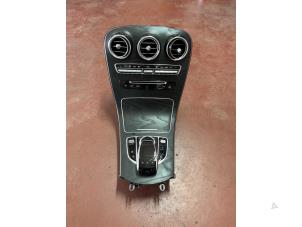 Gebruikte Middenconsoles Mercedes GLC (X253) 2.0 300 e 16V 4-Matic Prijs € 600,00 Margeregeling aangeboden door van Sabben Parts