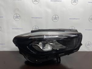 Gebruikte Koplamp rechts Mercedes B (W247) 1.3 B-200 Turbo 16V Prijs € 800,00 Margeregeling aangeboden door van Sabben Parts