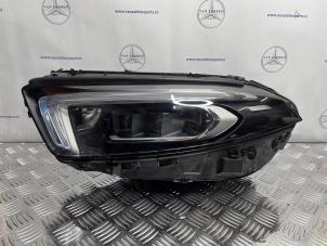 Gebruikte Linker Koplamp Mercedes A (177.0) 1.3 A-200 Turbo 16V Prijs € 750,00 Margeregeling aangeboden door van Sabben Parts