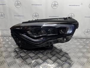 Gebruikte Koplamp rechts Mercedes CLA (118.3) 1.3 CLA-200 Turbo 16V Prijs € 750,00 Margeregeling aangeboden door van Sabben Parts
