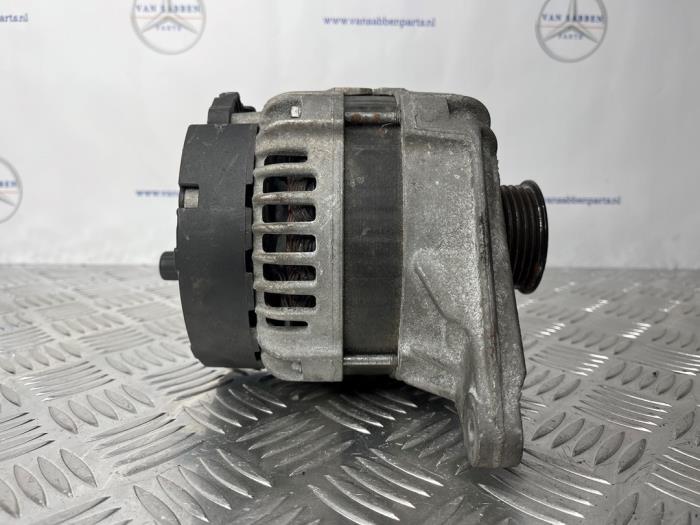 Dynamo van een Mercedes-Benz B (W246) 2.1 B-200 CDI BlueEFFICIENCY, B-200d 16V 2019