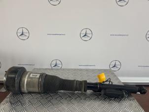 Gebruikte Achterpoot links Mercedes S (W221) 3.0 S-350 BlueTec 24V Prijs € 250,00 Margeregeling aangeboden door van Sabben Parts