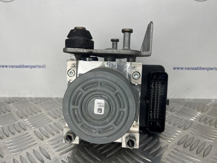 ABS Computer van een Mercedes-Benz C (W205) C-160 1.6 16V 2016