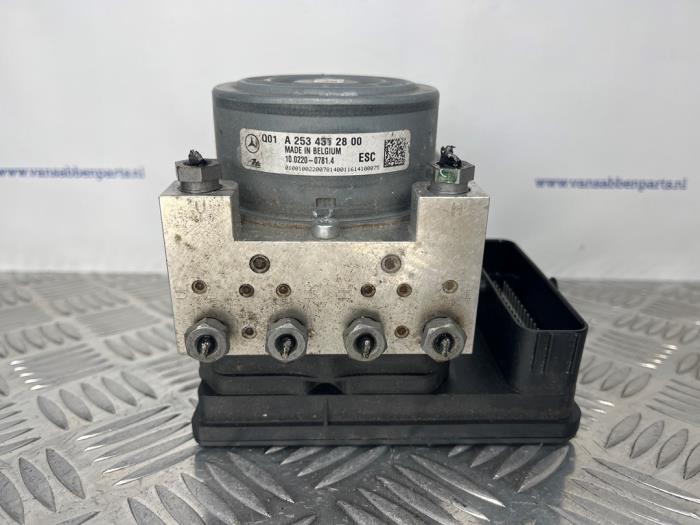 ABS Computer van een Mercedes-Benz C (W205) C-160 1.6 16V 2016