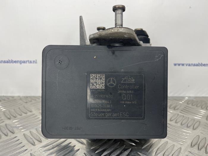 ABS Computer van een Mercedes-Benz C (W205) C-160 1.6 16V 2016