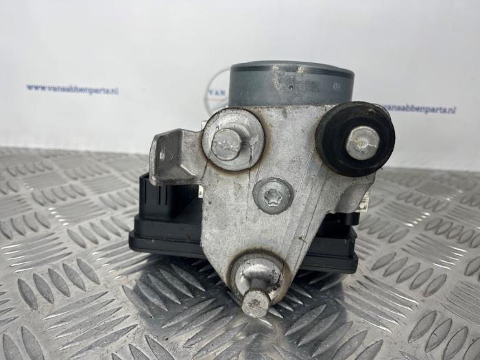 ABS Computer van een Mercedes-Benz C (W205) C-160 1.6 16V 2016