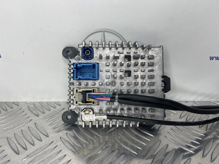 Gebruikte Multimedia aansluiting Mercedes C (W206) C-220d 2.0 Turbo 16V Prijs € 150,00 Margeregeling aangeboden door van Sabben Parts