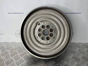 Gebruikte Dubbele massa vliegwiel Mercedes CLA (117.3) 1.6 CLA-180 16V Prijs € 175,00 Margeregeling aangeboden door van Sabben Parts