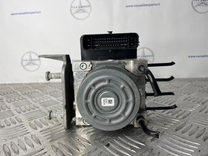 Gebruikte ABS Pomp Mercedes C (W205) C-200d 2.2 16V Prijs € 100,00 Margeregeling aangeboden door van Sabben Parts