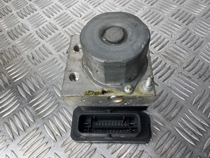 ABS Computer van een Mercedes-Benz B (W246) 1.6 B-180 BlueEFFICIENCY Turbo 16V 2014