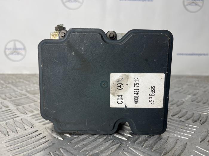 ABS Computer van een Mercedes-Benz B (W246) 1.6 B-180 BlueEFFICIENCY Turbo 16V 2014