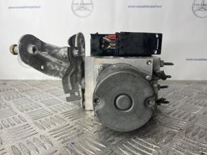 Gebruikte ABS Pomp Mercedes CLS (C219) 320 CDI 24V Prijs € 150,00 Margeregeling aangeboden door van Sabben Parts