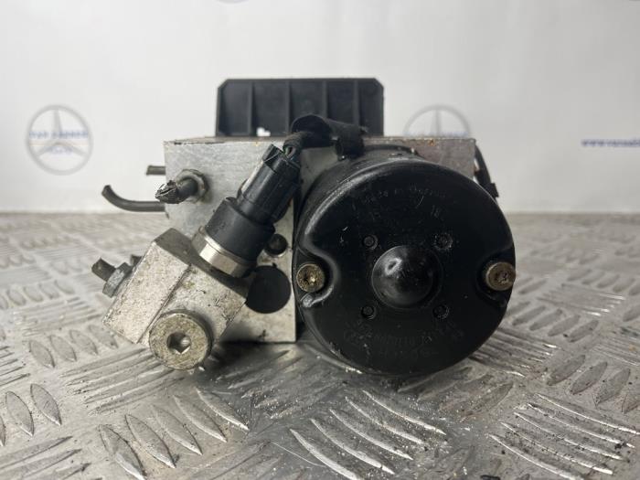 Gebruikte ABS Pomp Mercedes S (W220) 3.2 S-320 CDI Prijs € 50,00 Margeregeling aangeboden door van Sabben Parts