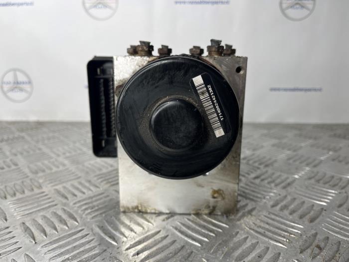 Gebruikte ABS Pomp Mercedes ML II (164/4JG) 3.0 ML-320 CDI 4-Matic V6 24V Prijs € 200,00 Margeregeling aangeboden door van Sabben Parts