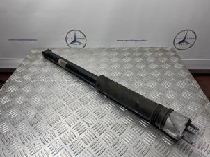 Gebruikte Schokdemper links-achter Mercedes A (177.0) 1.3 A-250 e Turbo 16V Prijs € 50,00 Margeregeling aangeboden door van Sabben Parts