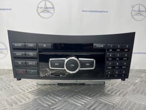 Gebruikte Radio Mercedes E (C207) E-350 CDI BlueEfficiency 3.0 V6 24V Prijs € 300,00 Margeregeling aangeboden door van Sabben Parts