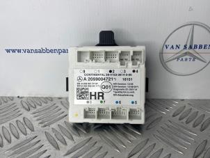 Gebruikte Deur module Mercedes C (W205) C-200 2.0 CGI 16V Prijs € 50,00 Margeregeling aangeboden door van Sabben Parts