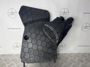 Gebruikte Afdekplaat motor Mercedes E (W213) E-220d 2.0 Turbo 16V Prijs € 50,00 Margeregeling aangeboden door van Sabben Parts