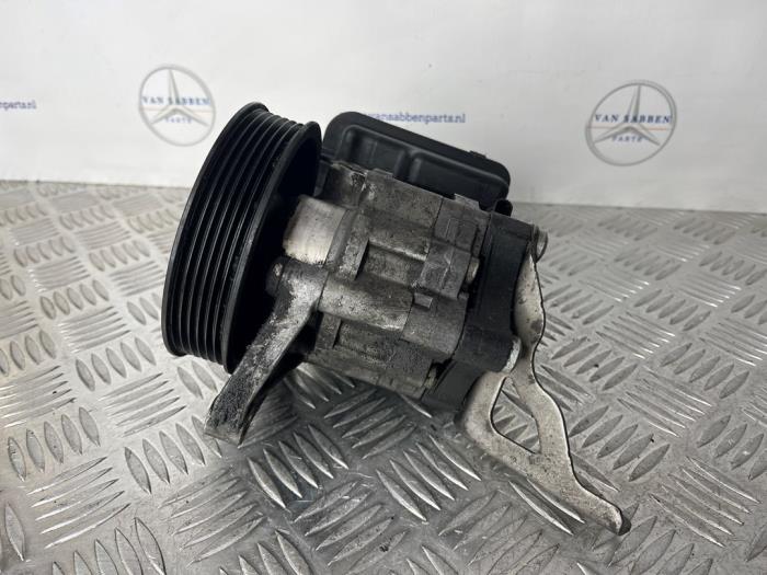 Gebruikte Servopomp Mercedes E (W212) E-250 CDI 16V BlueEfficiency Prijs € 100,00 Margeregeling aangeboden door van Sabben Parts