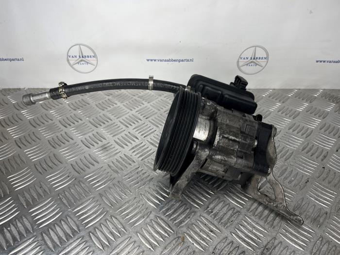 Gebruikte Servopomp Mercedes E (W212) E-250 CDI 16V BlueEfficiency Prijs € 100,00 Margeregeling aangeboden door van Sabben Parts
