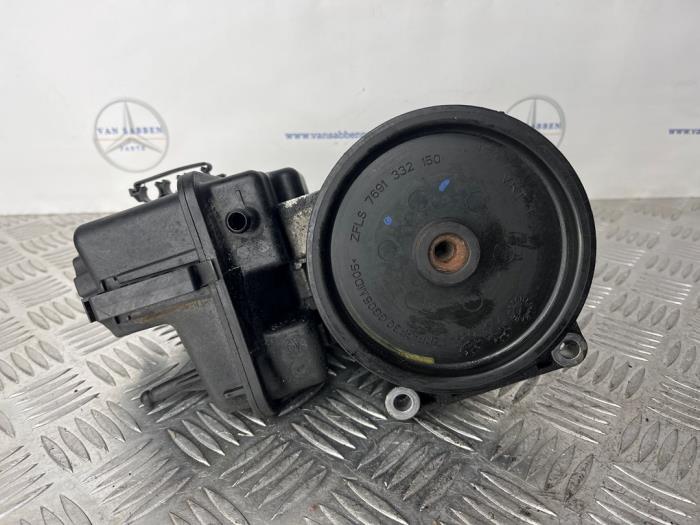 Pomp Servo van een Mercedes-Benz E (W212) E-250 CDI 16V BlueEfficiency 2012