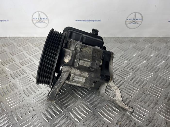 Pomp Servo van een Mercedes-Benz E (W212) E-250 CDI 16V BlueEfficiency 2012