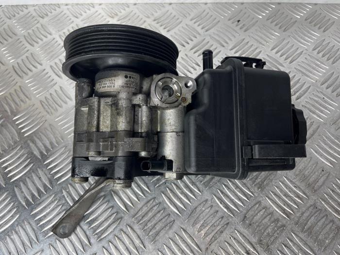 Pomp Servo van een Mercedes-Benz E (W212) E-250 CDI 16V BlueEfficiency 2012