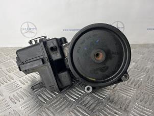 Pomp Servo van een Mercedes-Benz E (W212) E-250 CDI 16V BlueEfficiency 2012