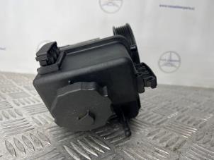 Pomp Servo van een Mercedes-Benz E (W212) E-250 CDI 16V BlueEfficiency 2012