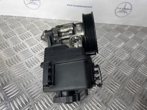Pomp Servo van een Mercedes-Benz E (W212) E-250 CDI 16V BlueEfficiency 2012