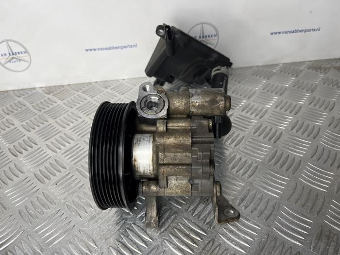 Gebruikte Pomp Servo Mercedes E (C207) E-350 CDI V6 24V Prijs € 150,00 Margeregeling aangeboden door van Sabben Parts