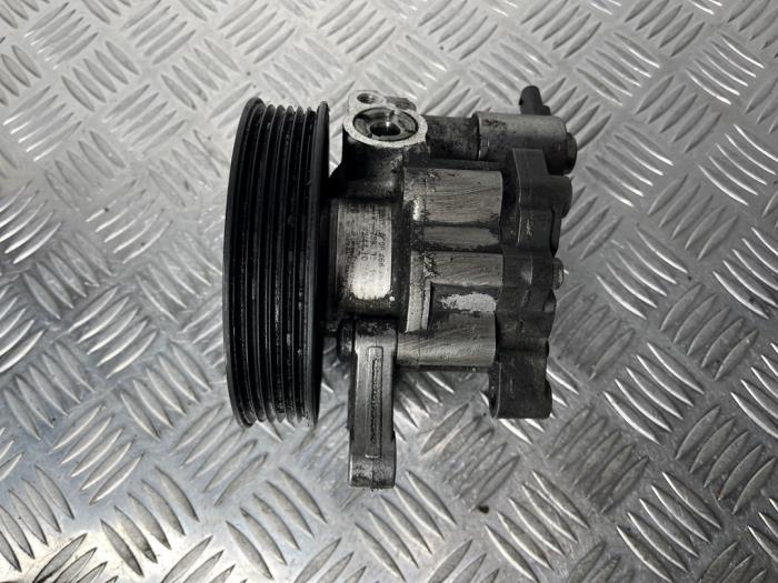 Gebruikte Servopomp Mercedes C (W204) 1.8 C-180 CGI 16V Prijs € 100,00 Margeregeling aangeboden door van Sabben Parts