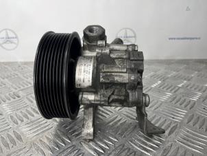 Gebruikte Pomp Servo Mercedes S (W221) 3.0 S-320 CDI 24V Prijs € 125,00 Margeregeling aangeboden door van Sabben Parts