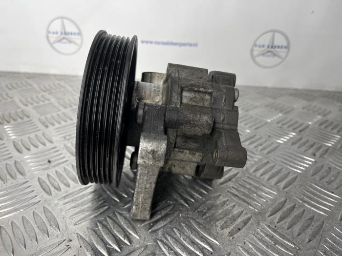 Gebruikte Servopomp Mercedes C (W204) 1.8 C-180 CGI 16V Prijs € 100,00 Margeregeling aangeboden door van Sabben Parts
