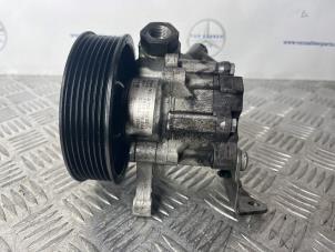 Gebruikte Pomp Servo Mercedes E (W211) 3.0 E-320 CDI 24V Prijs € 75,00 Margeregeling aangeboden door van Sabben Parts