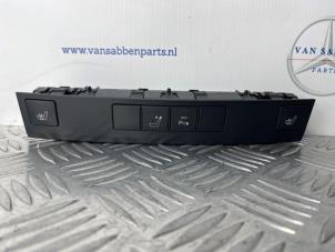 Gebruikte Schakelaar Stoelverwarming Mercedes E (W212) E-220 CDI 16V BlueEfficiency Prijs € 40,00 Margeregeling aangeboden door van Sabben Parts