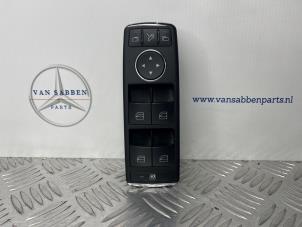 Gebruikte Ruit schakelaar elektrisch Mercedes E (W212) E-350 BlueTec V6 24V Prijs € 30,00 Margeregeling aangeboden door van Sabben Parts