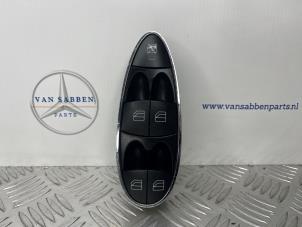 Gebruikte Ruit schakelaar elektrisch Mercedes E (W211) 3.2 E-320 V6 18V Prijs € 30,00 Margeregeling aangeboden door van Sabben Parts