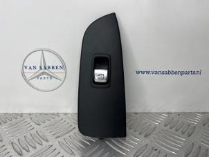 Gebruikte Raam schakelaar elektrisch Mercedes Vito (447.6) 2.0 116 CDI 16V Prijs € 24,20 Inclusief btw aangeboden door van Sabben Parts