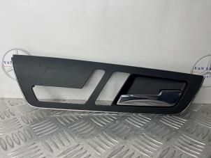 Gebruikte Handgreep Mercedes S (W221) 3.0 S-320 CDI 24V 4-Matic Prijs € 30,00 Margeregeling aangeboden door van Sabben Parts