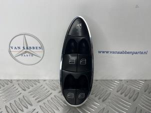 Gebruikte Ruit schakelaar elektrisch Mercedes E (W211) 3.2 E-320 V6 18V Prijs € 30,00 Margeregeling aangeboden door van Sabben Parts