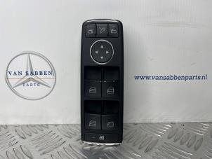 Gebruikte Elektrisch Raam Schakelaar Mercedes C (W204) 3.0 C-280 V6 24V Prijs € 50,00 Margeregeling aangeboden door van Sabben Parts